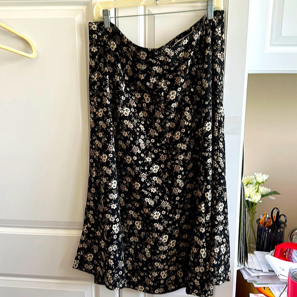 Beautiful floral full skirt - midi length